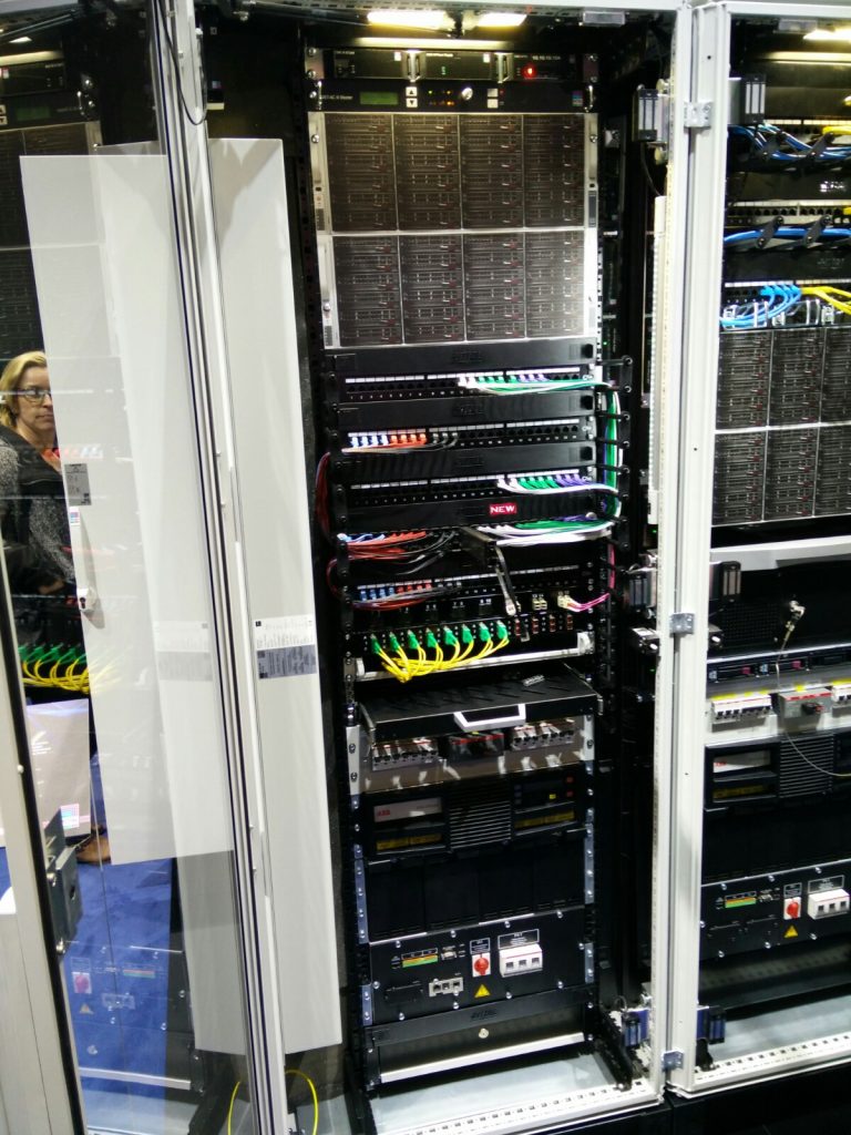 Kabelmanagement im Serverschrank – was Neues von Rittal – Mit voller ...